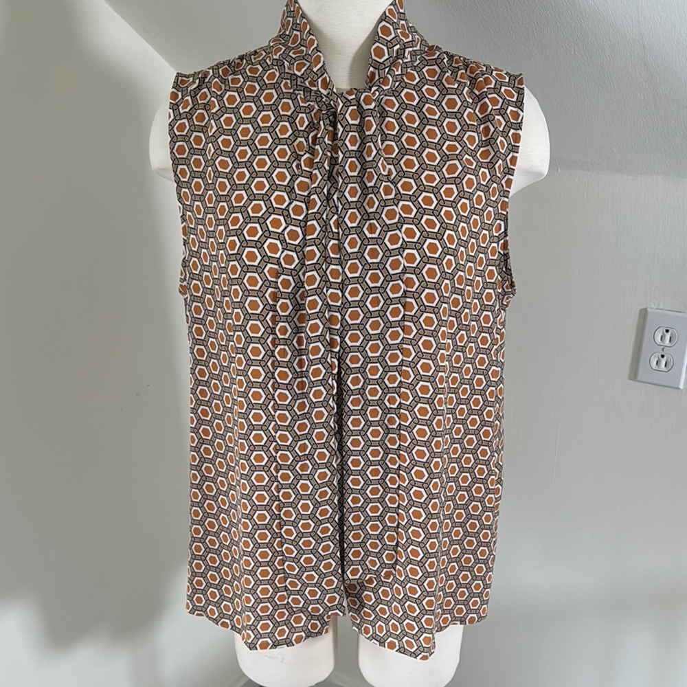 Pleione Geometric Print Bow Neck Sleeveless Top